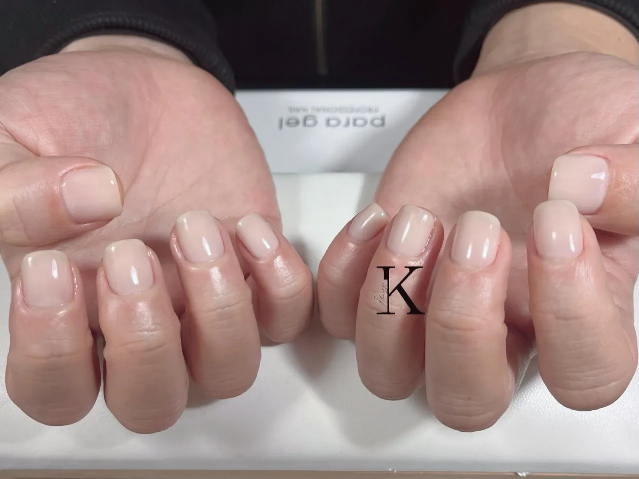 クリーミーベージュ